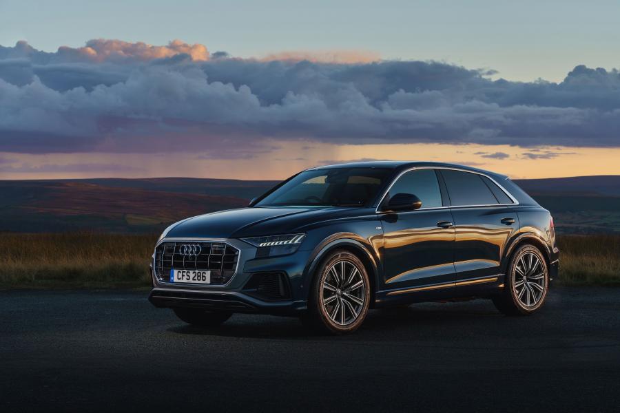  Audi Q8 50 TDI Quattro S-Line 2018 года  (UK) (фото 10 из 27)